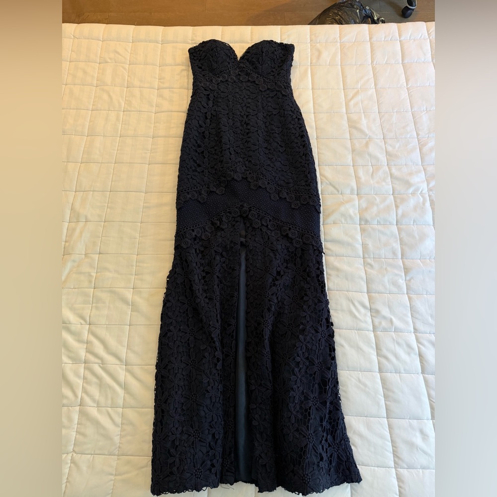 Elegant Navy Blue Lace Evening Gown